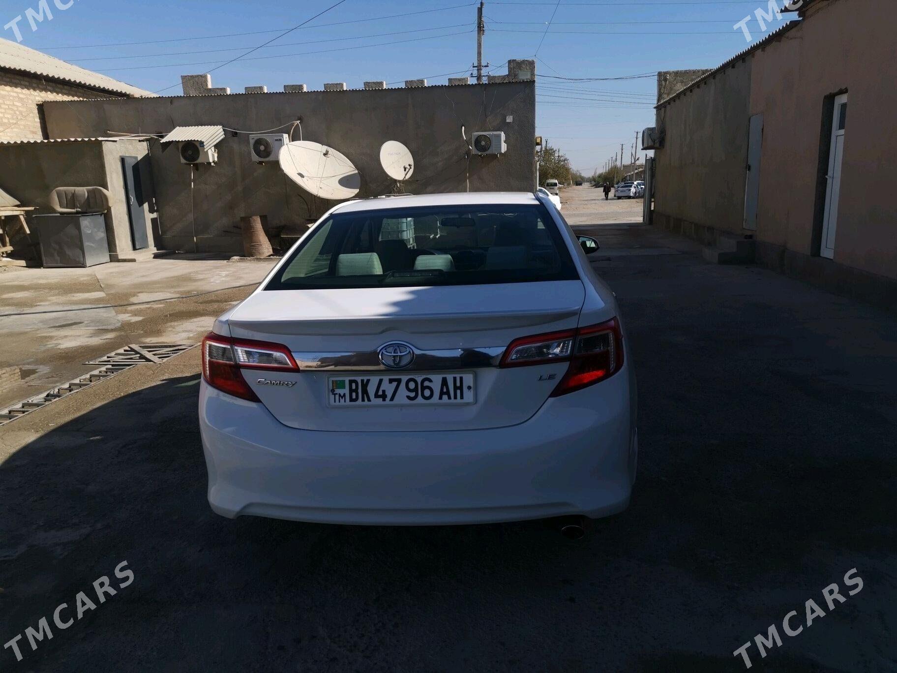 Toyota Camry 2012 - 205 000 TMT - Теджен - img 4