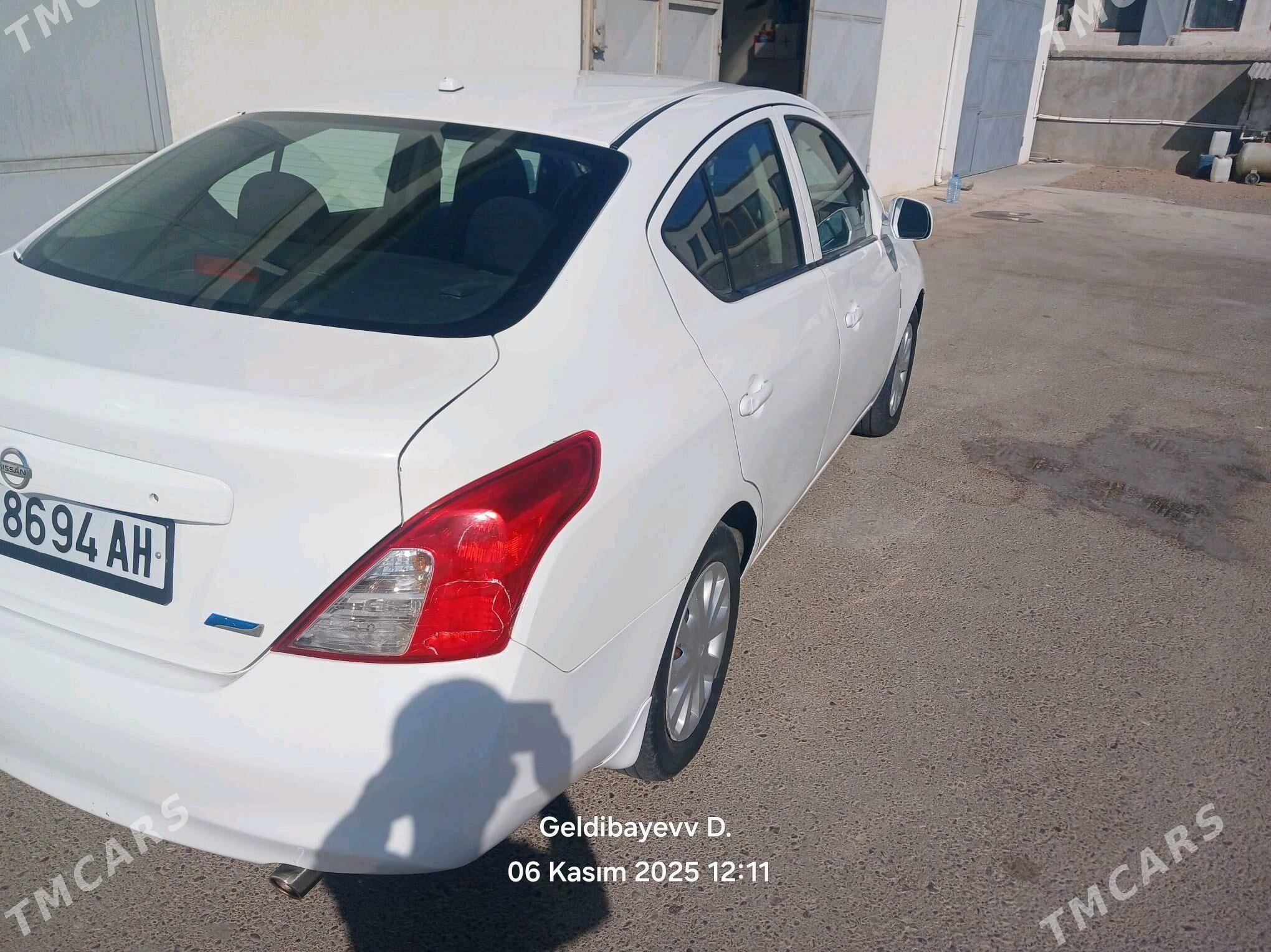 Nissan Versa 2011 - 102 000 TMT - Анев - img 2