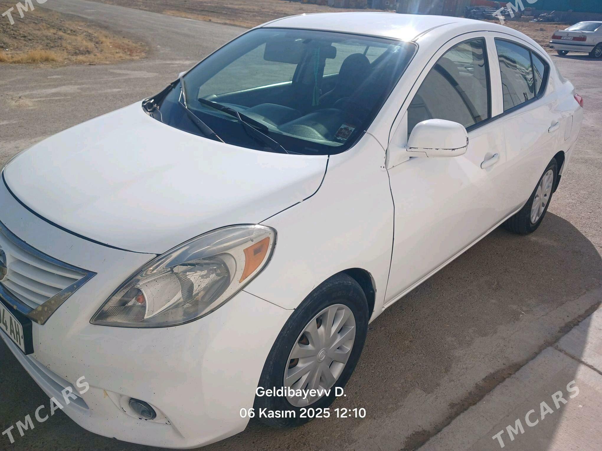 Nissan Versa 2011 - 102 000 TMT - Анев - img 1