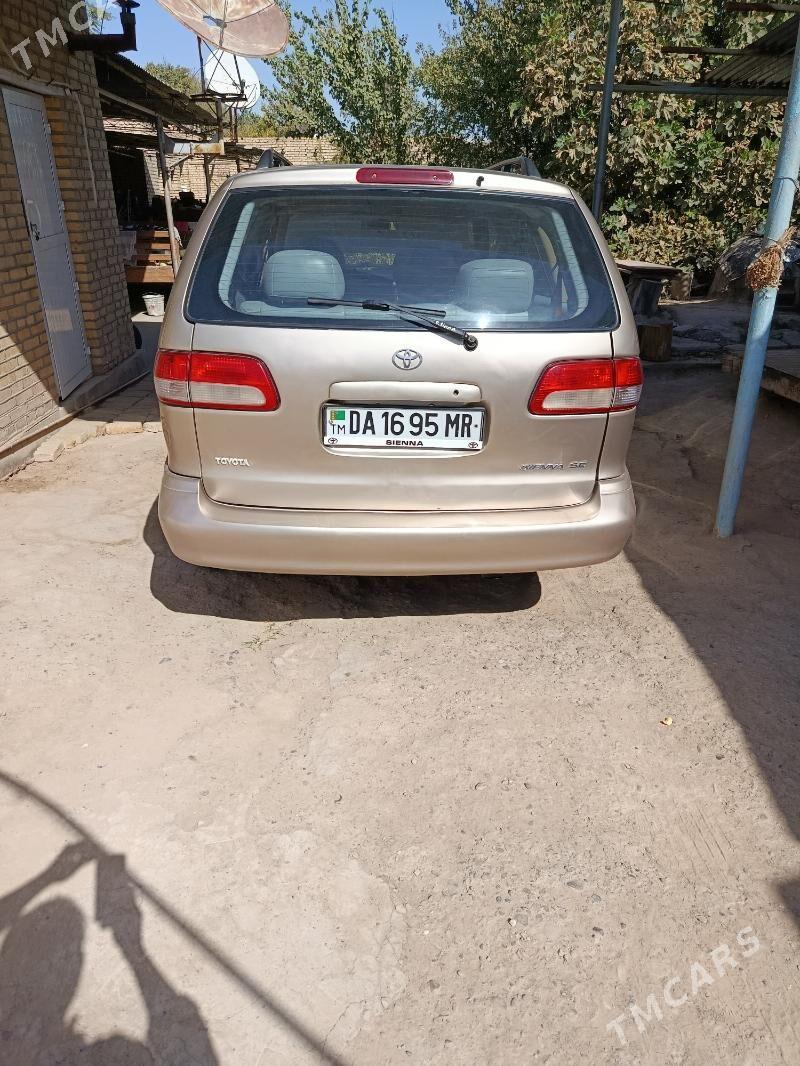 Toyota Sienna 2002 - 150 000 TMT - Ёлётен - img 2