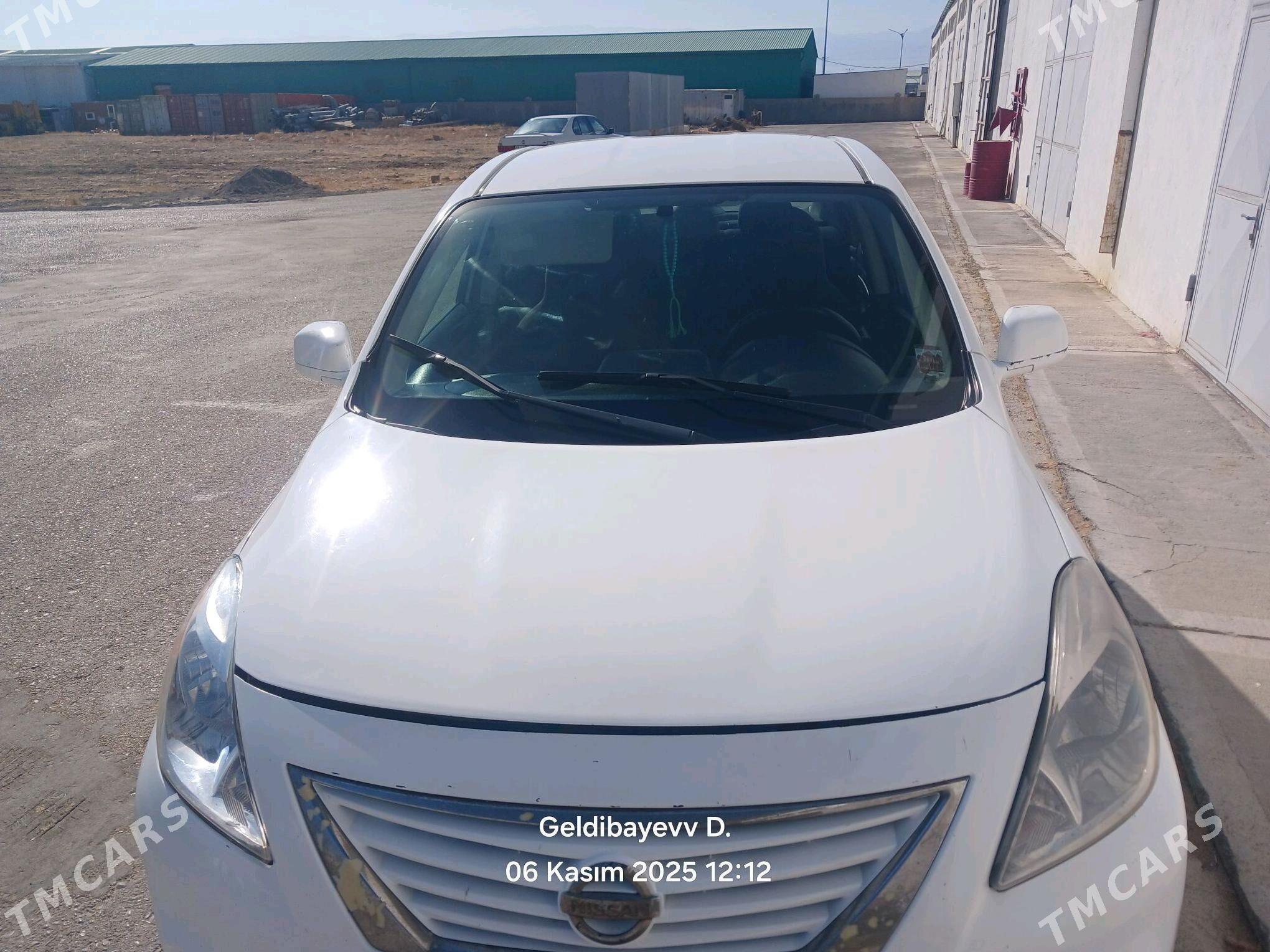 Nissan Versa 2011 - 102 000 TMT - Анев - img 4