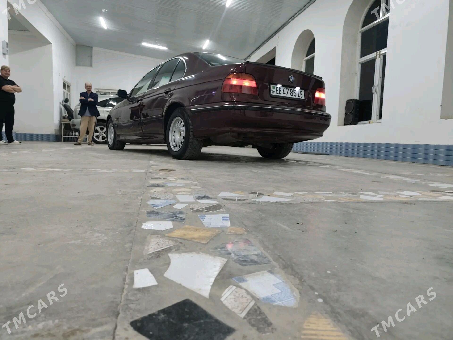 BMW E39 1998 - 92 000 TMT - Туркменабат - img 3