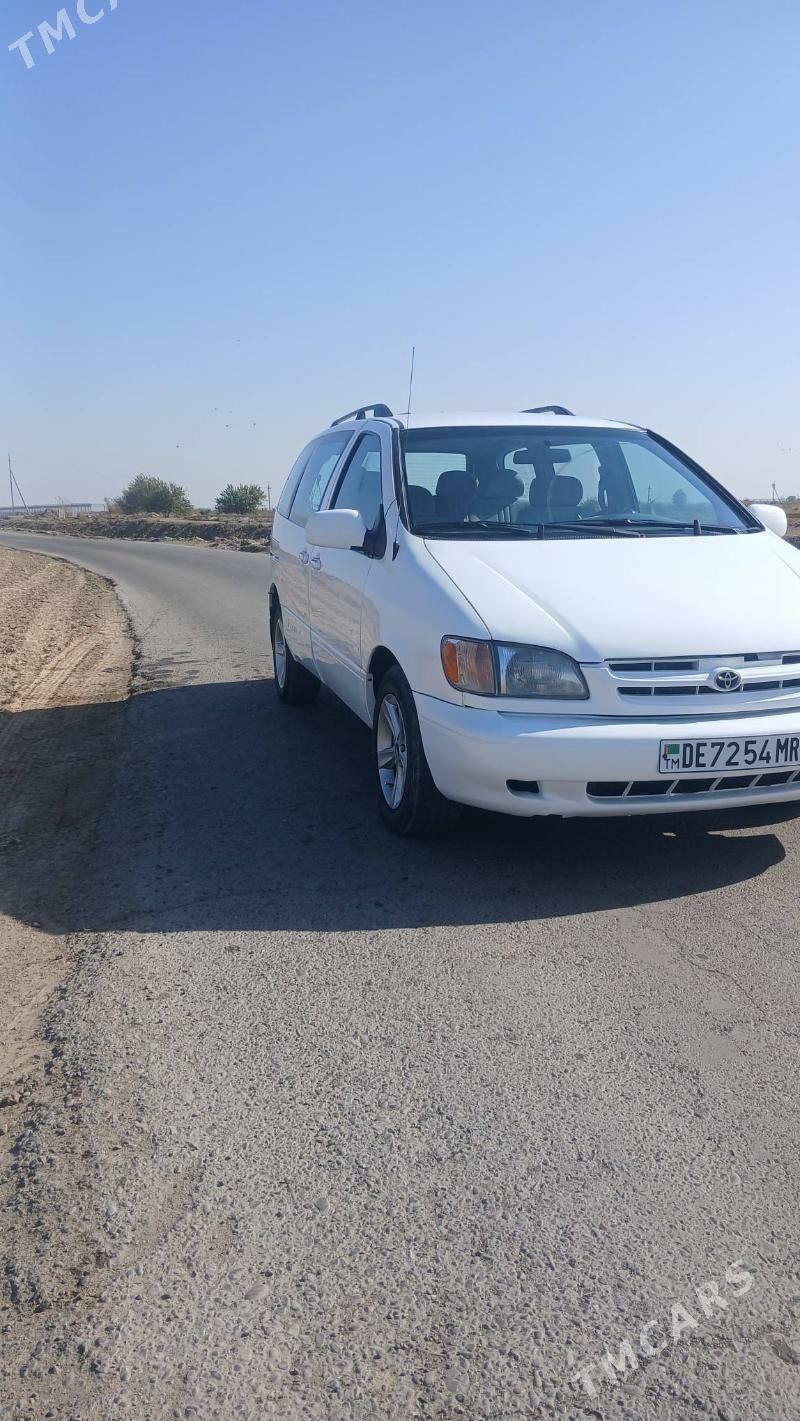 Toyota Sienna 1999 - 150 000 TMT - Мары - img 1