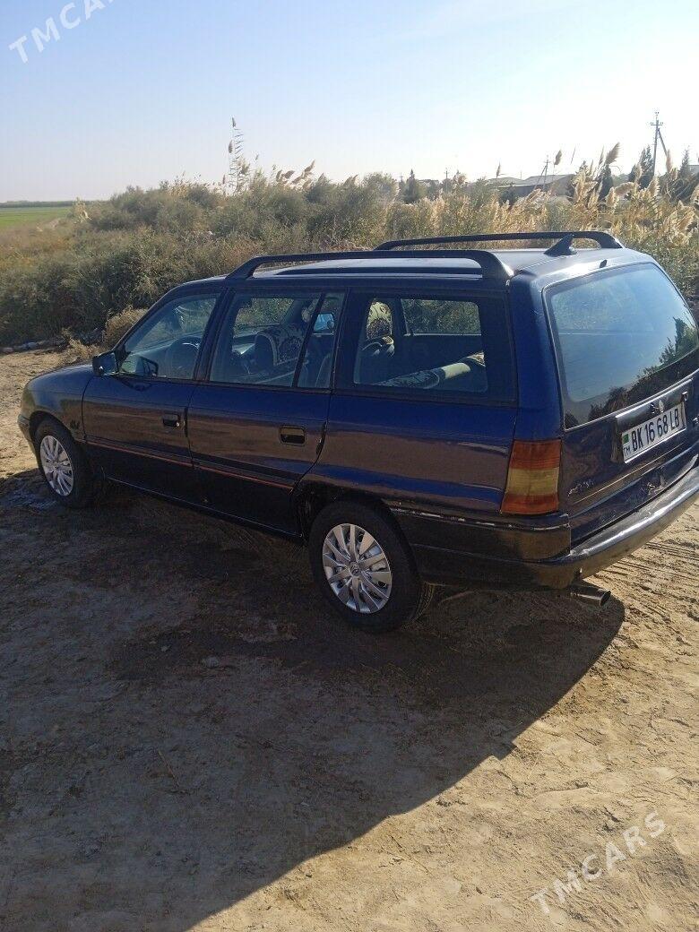 Opel Astra 1992 - 30 000 TMT - Дянев - img 1