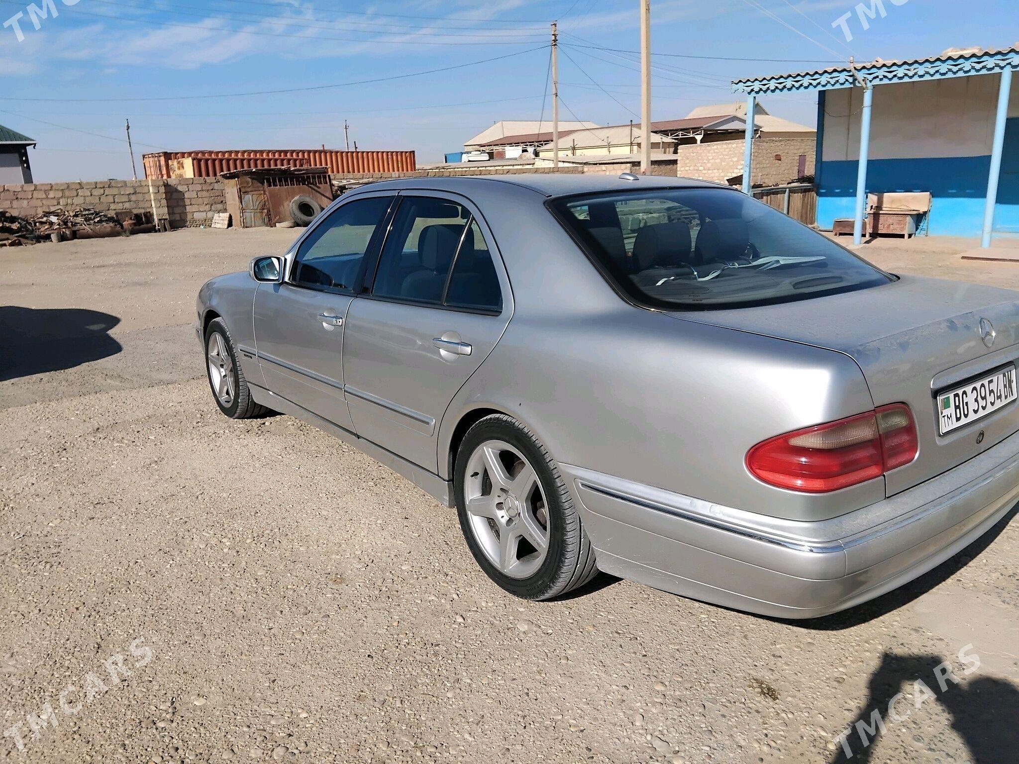 Mercedes-Benz E320 2001 - 125 000 TMT - Balkanabat - img 7