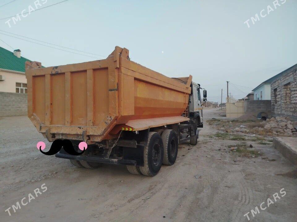 Howo Sinotruk 2010 - 260 000 TMT - Балканабат - img 3