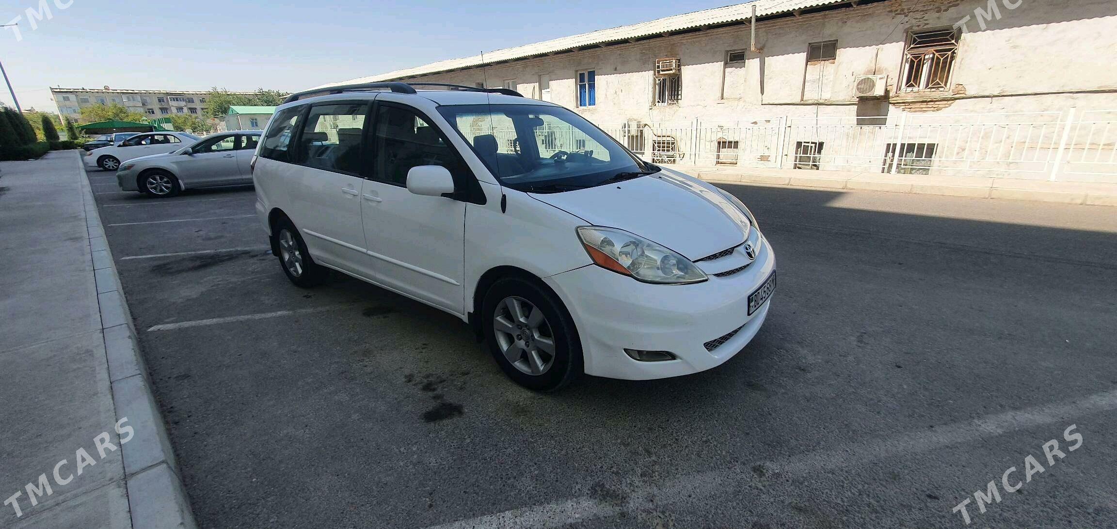 Toyota Sienna 2004 - 210 000 TMT - Мары - img 5