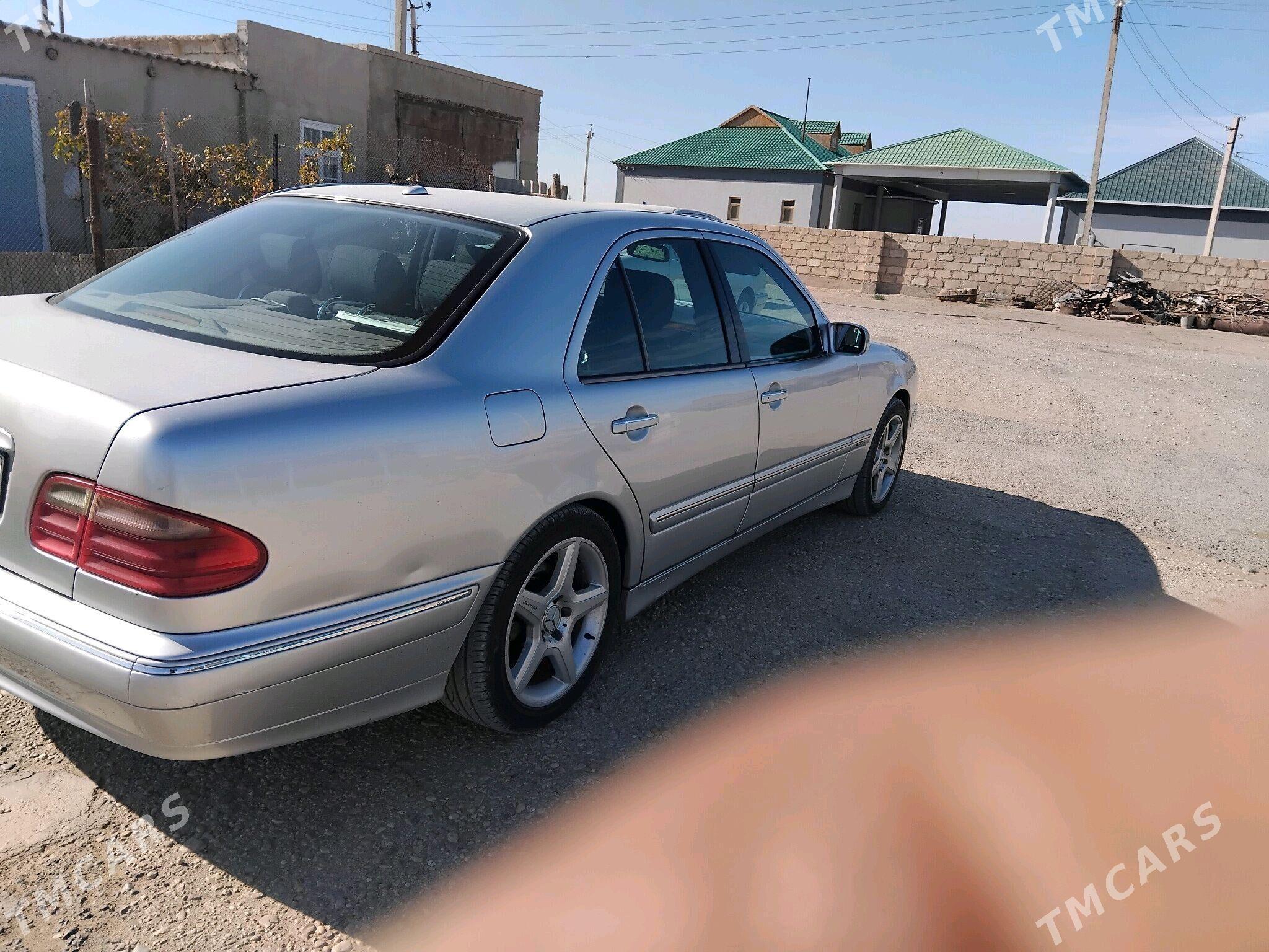 Mercedes-Benz E320 2001 - 125 000 TMT - Balkanabat - img 5