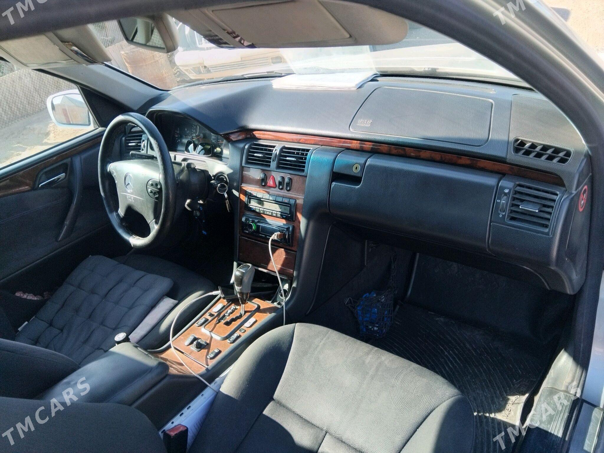 Mercedes-Benz E320 2001 - 125 000 TMT - Balkanabat - img 1