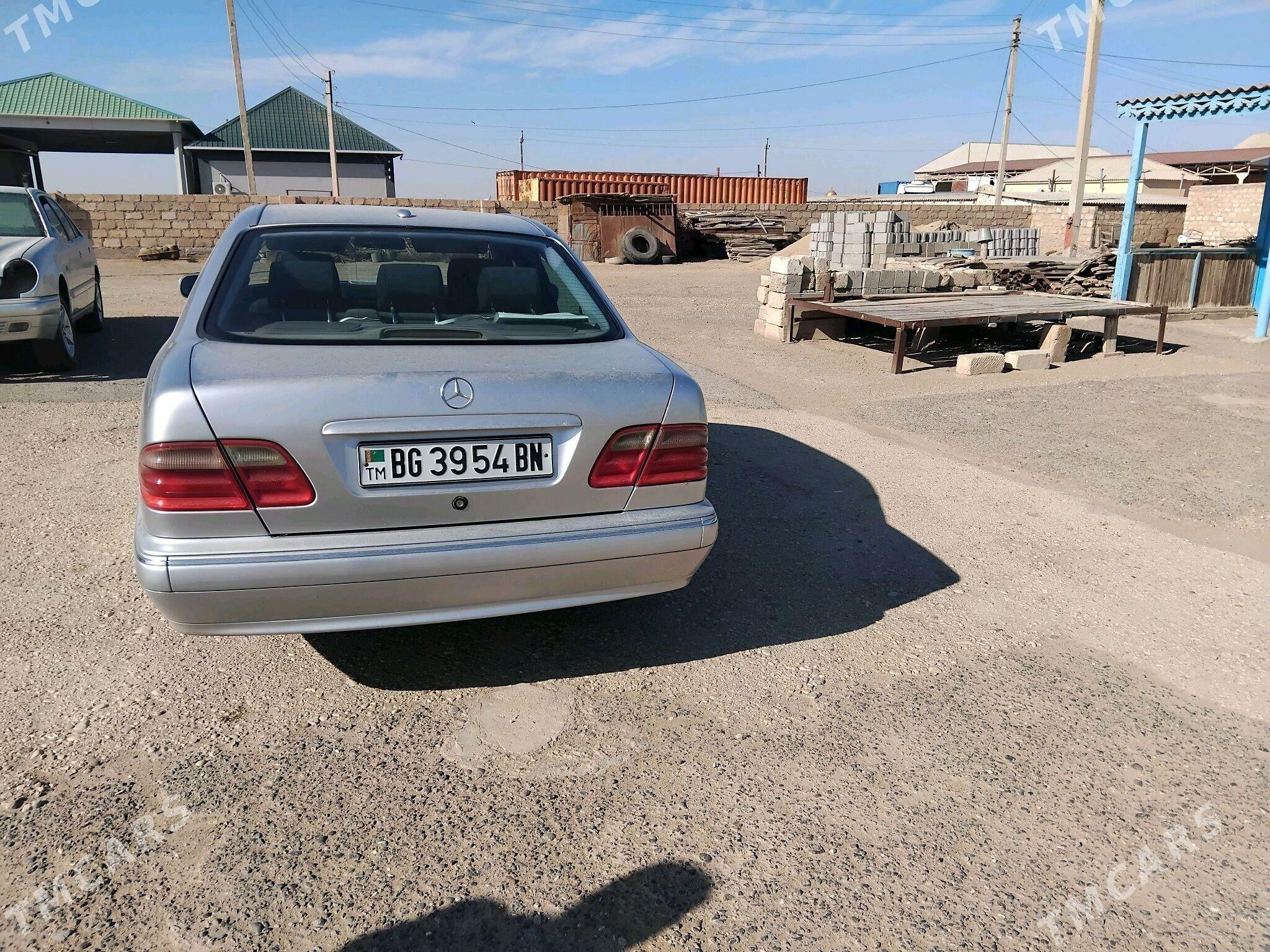Mercedes-Benz E320 2001 - 125 000 TMT - Balkanabat - img 4