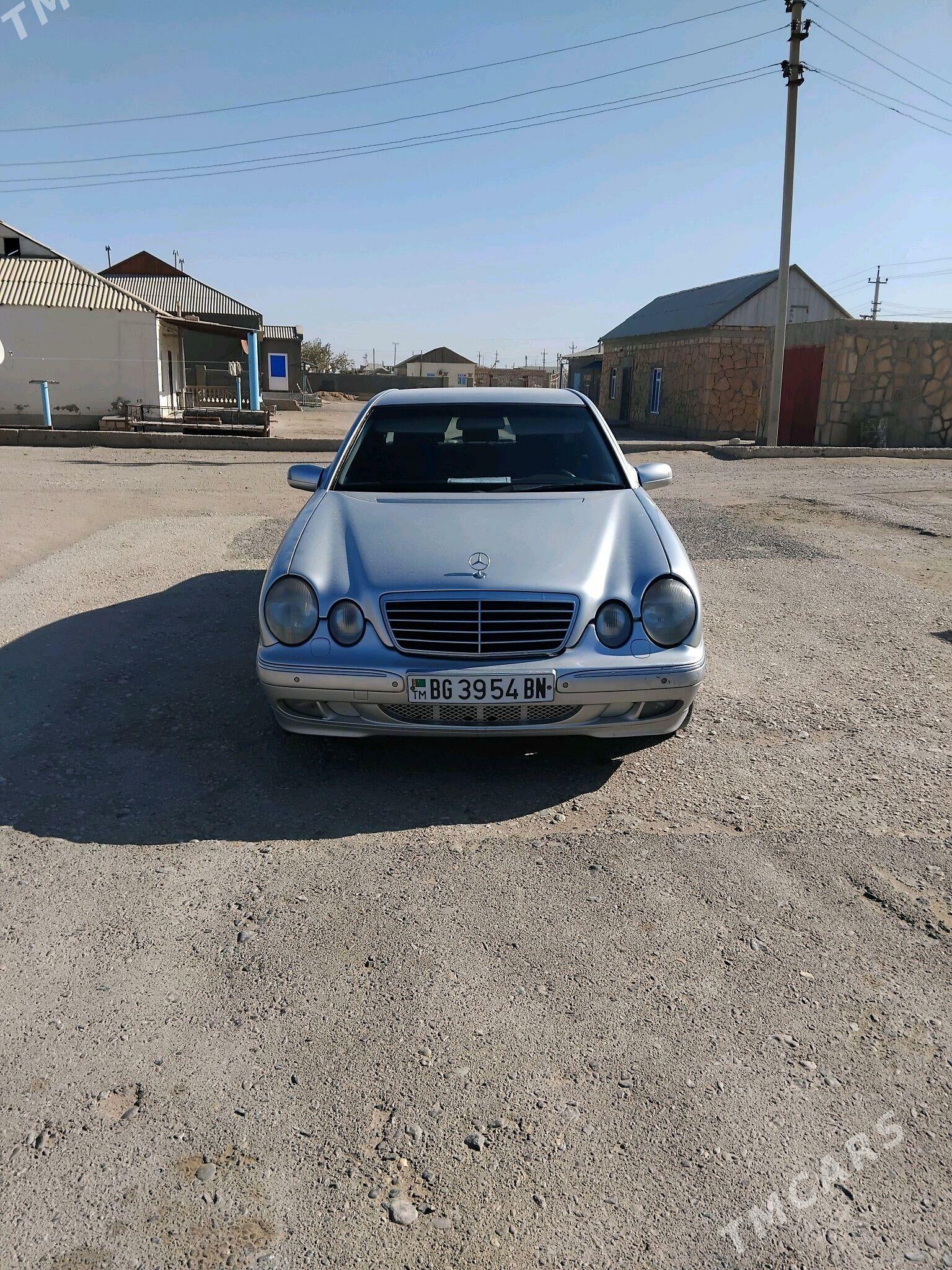 Mercedes-Benz E320 2001 - 125 000 TMT - Balkanabat - img 6