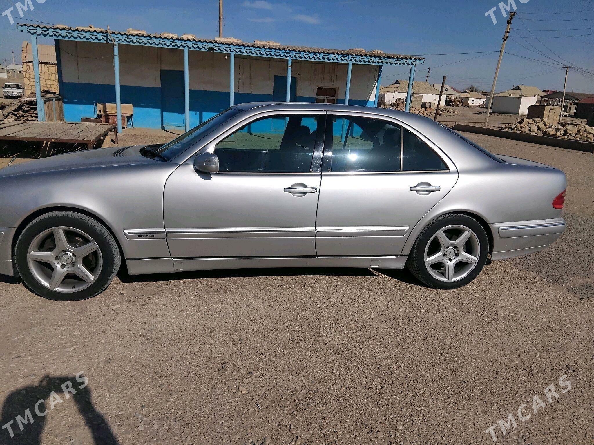 Mercedes-Benz E320 2001 - 125 000 TMT - Balkanabat - img 3