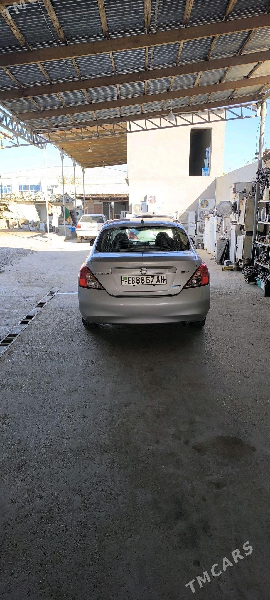 Nissan Versa 2011 - 112 000 TMT - Теджен - img 3