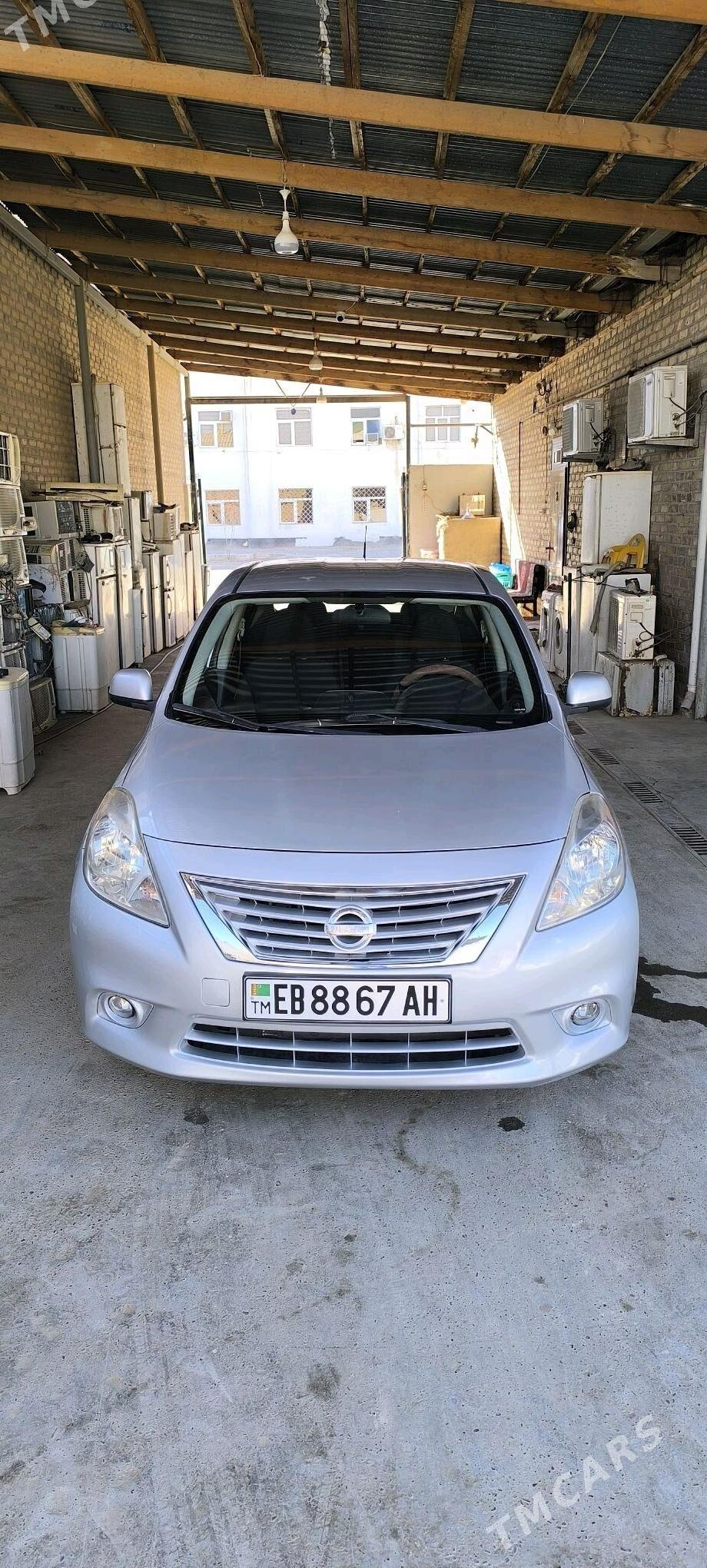 Nissan Versa 2011 - 112 000 TMT - Теджен - img 4