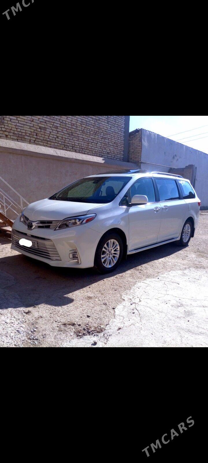 Toyota Sienna 2019 - 450 000 TMT - Кёнеургенч - img 1