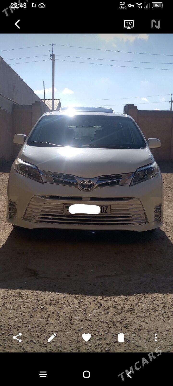 Toyota Sienna 2019 - 450 000 TMT - Кёнеургенч - img 8