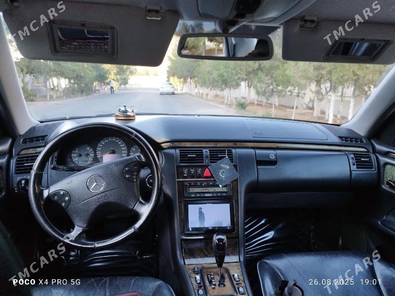 Mercedes-Benz E320 2001 - 137 000 TMT - Türkmenbaşy - img 3