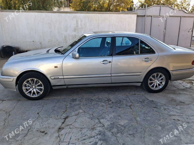 Mercedes-Benz E320 1996 - 87 000 TMT - Bäherden - img 1