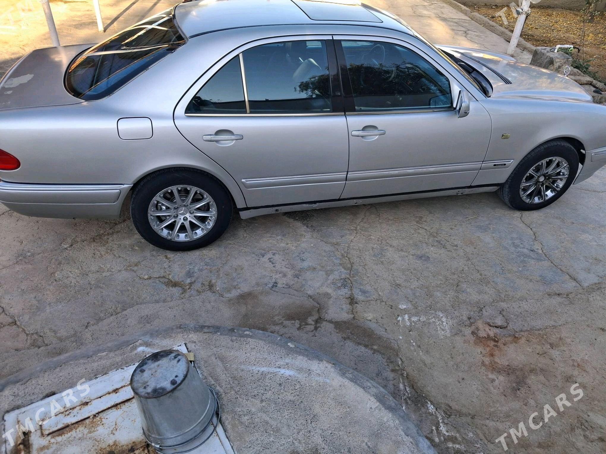 Mercedes-Benz E320 1996 - 87 000 TMT - Bäherden - img 3