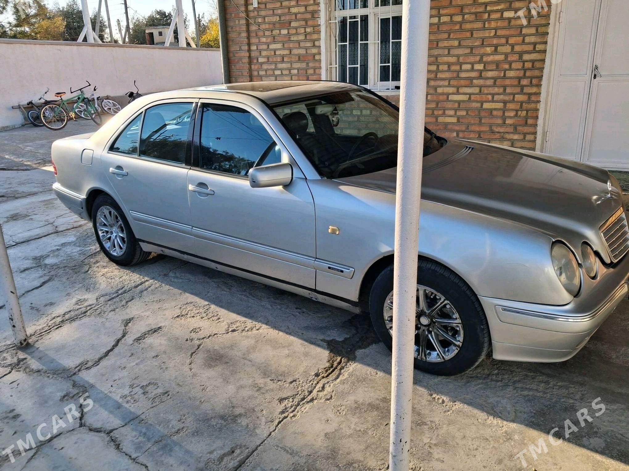 Mercedes-Benz E320 1996 - 87 000 TMT - Bäherden - img 4