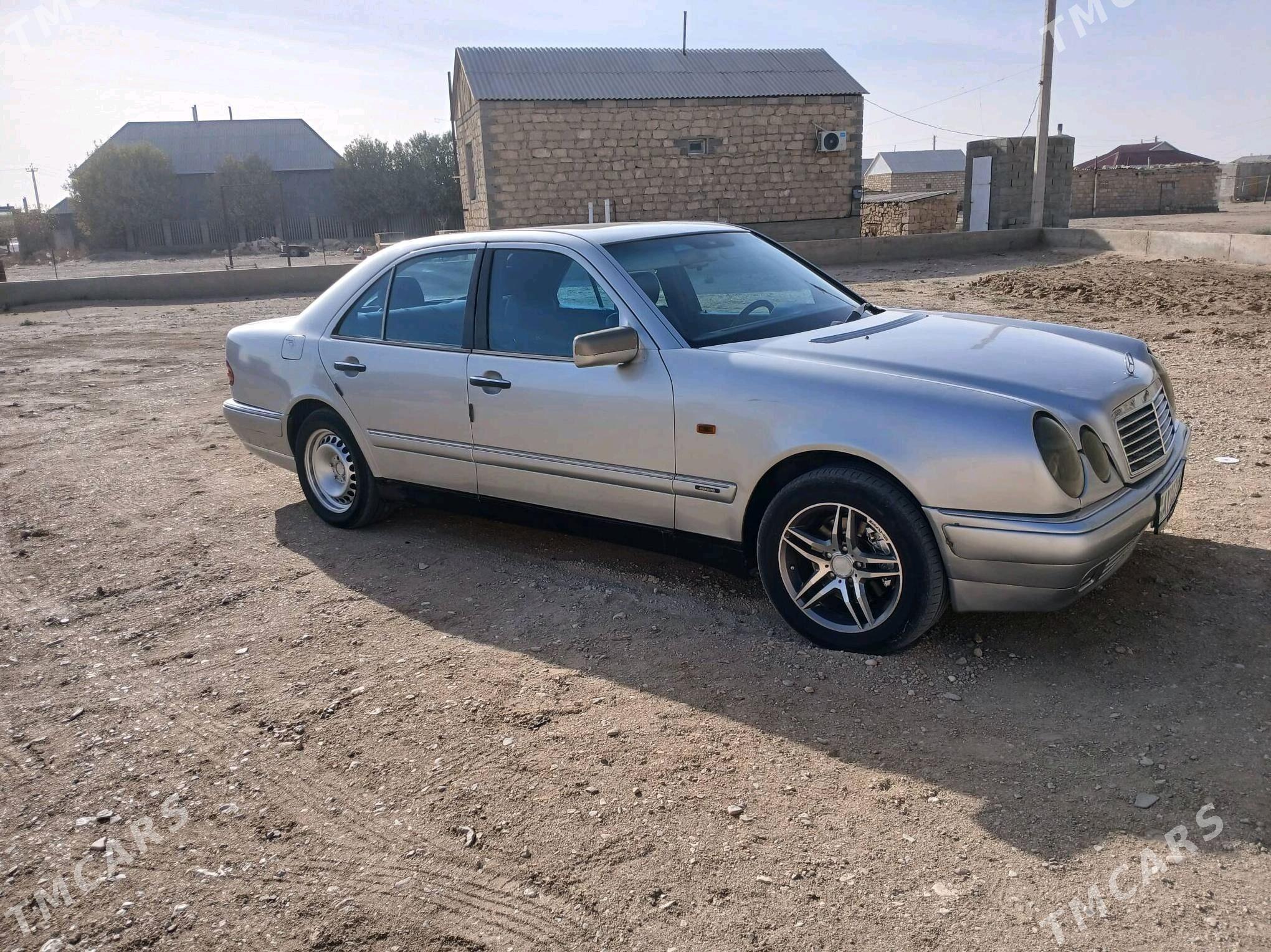 Mercedes-Benz E320 1997 - 52 000 TMT - Gumdag - img 2