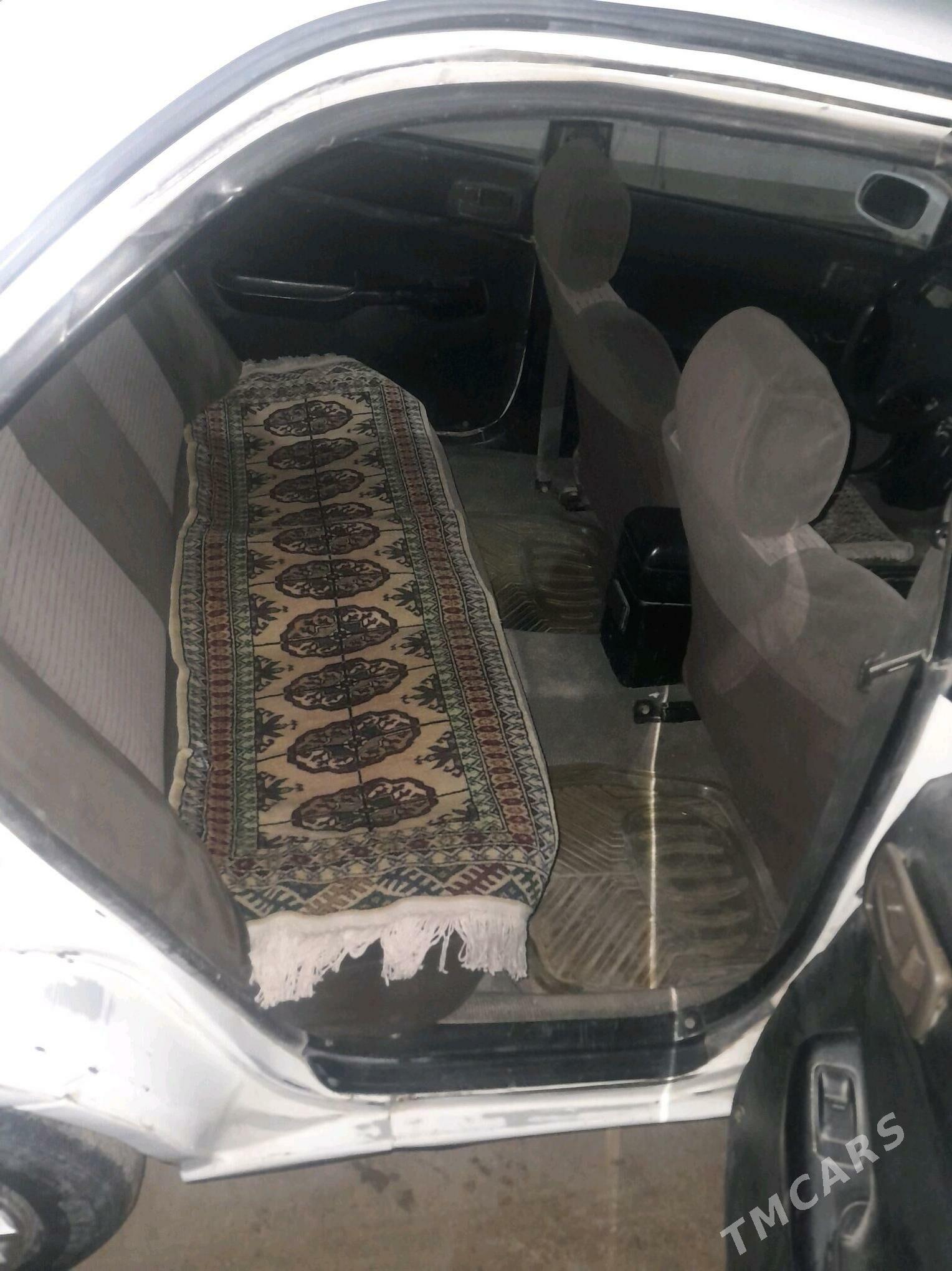 Toyota Carina 1995 - 50 000 TMT - Halaç - img 5