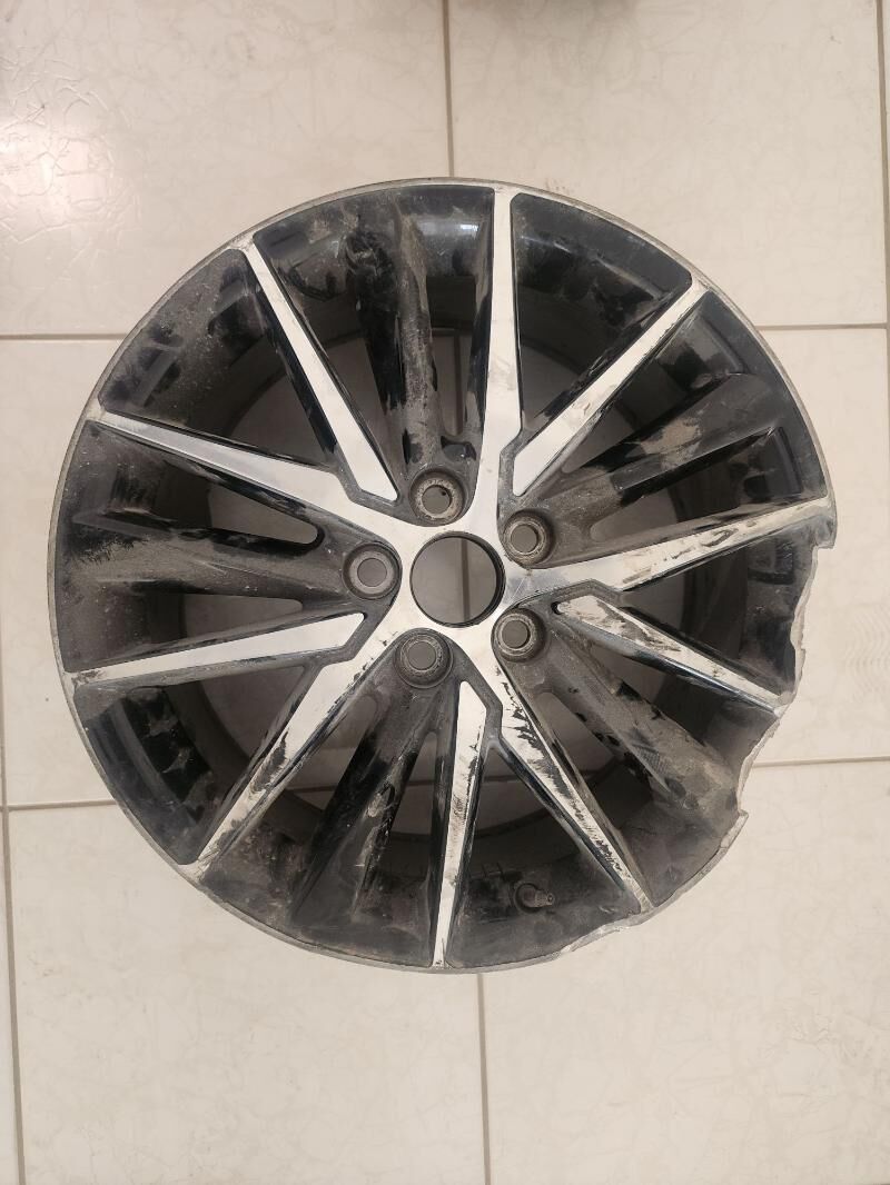 Camry S 21-24 model diska 1 000 TMT - Мары - img 1