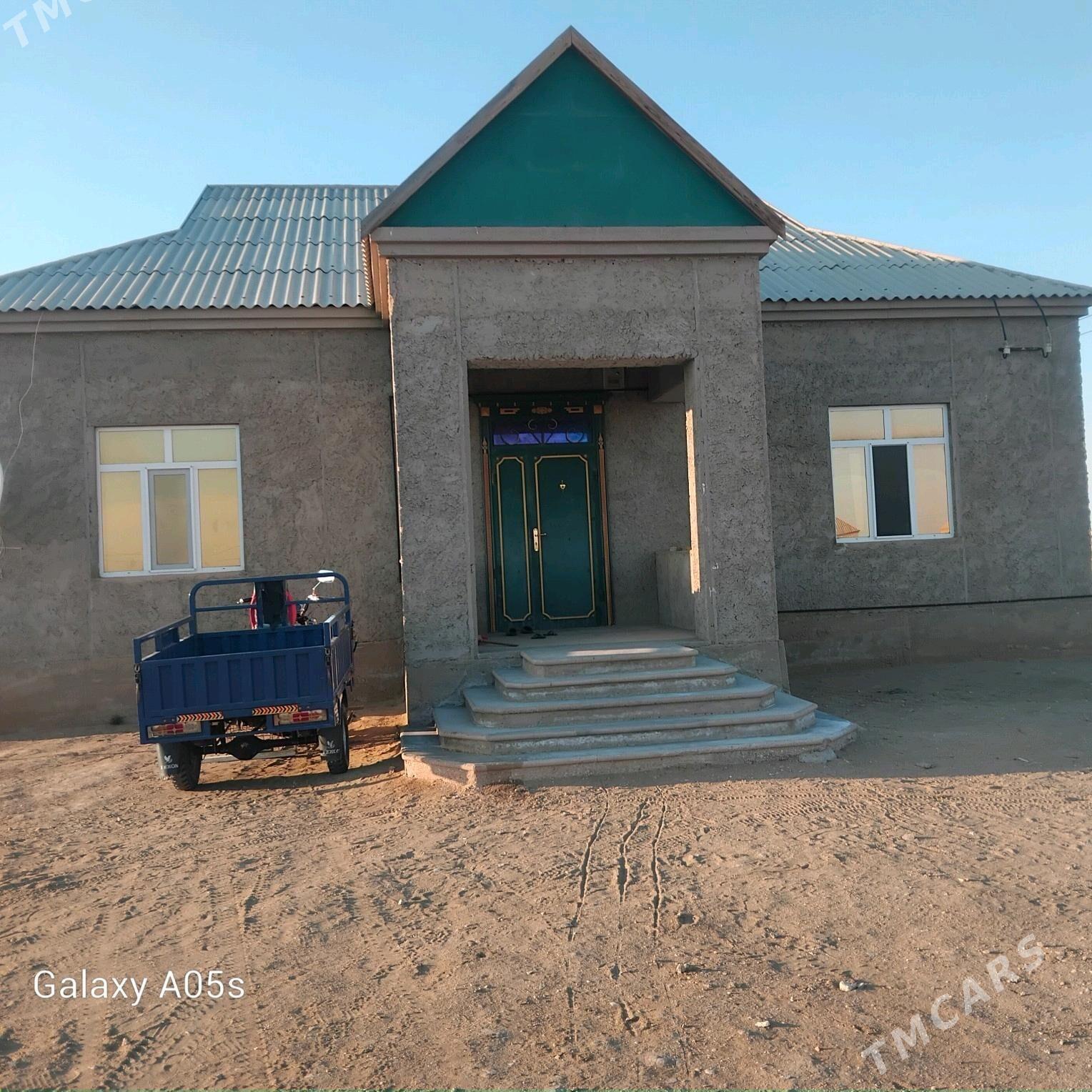 JAY BUGDAYLY - Esenguly - img 1