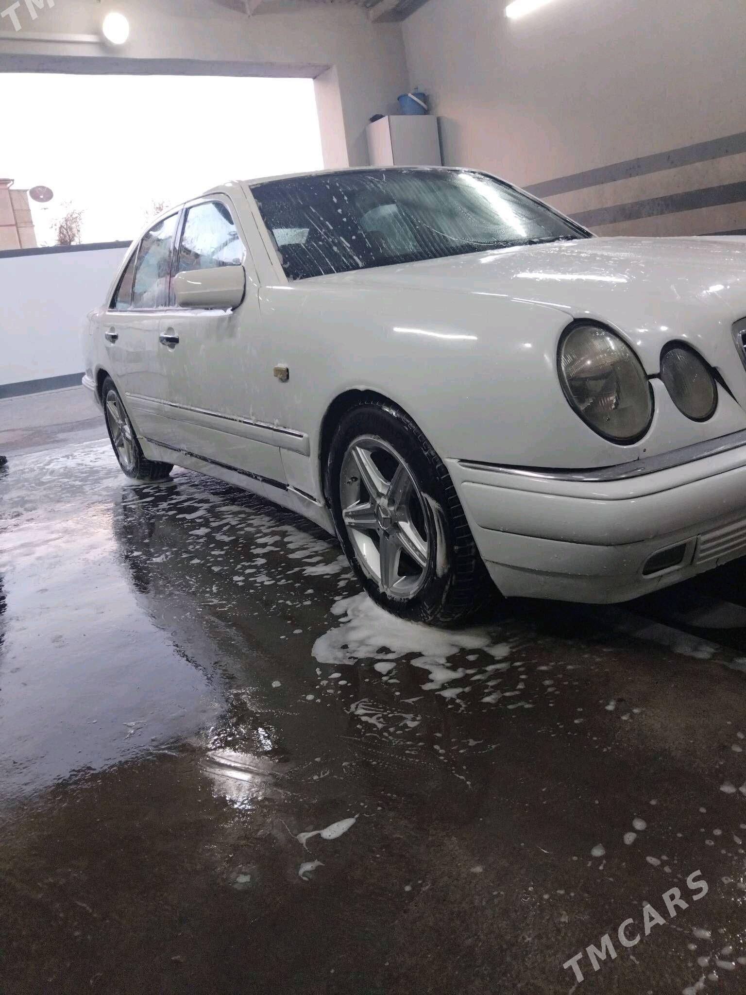 Mercedes-Benz W212 1998 - 95 000 TMT - Mary - img 1