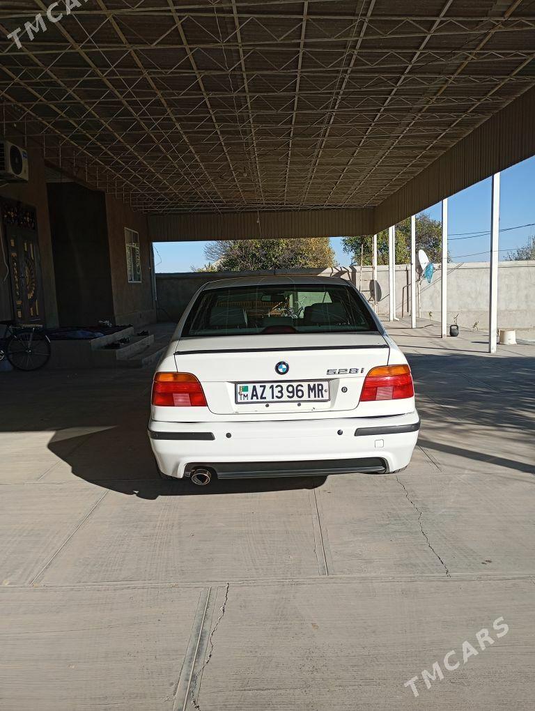 BMW E39 1997 - 107 000 TMT - Ёлётен - img 1