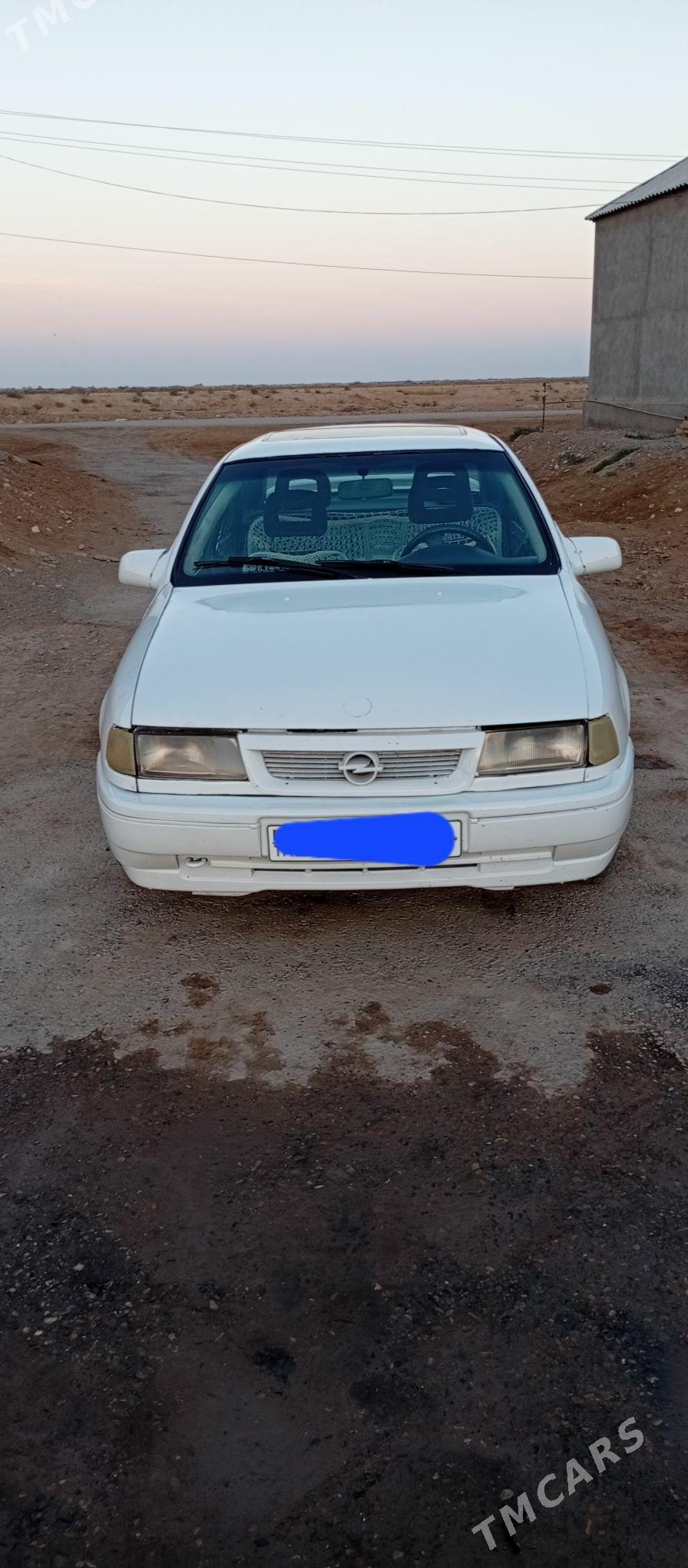 Opel Vectra 1991 - 28 000 TMT - Tejen - img 4