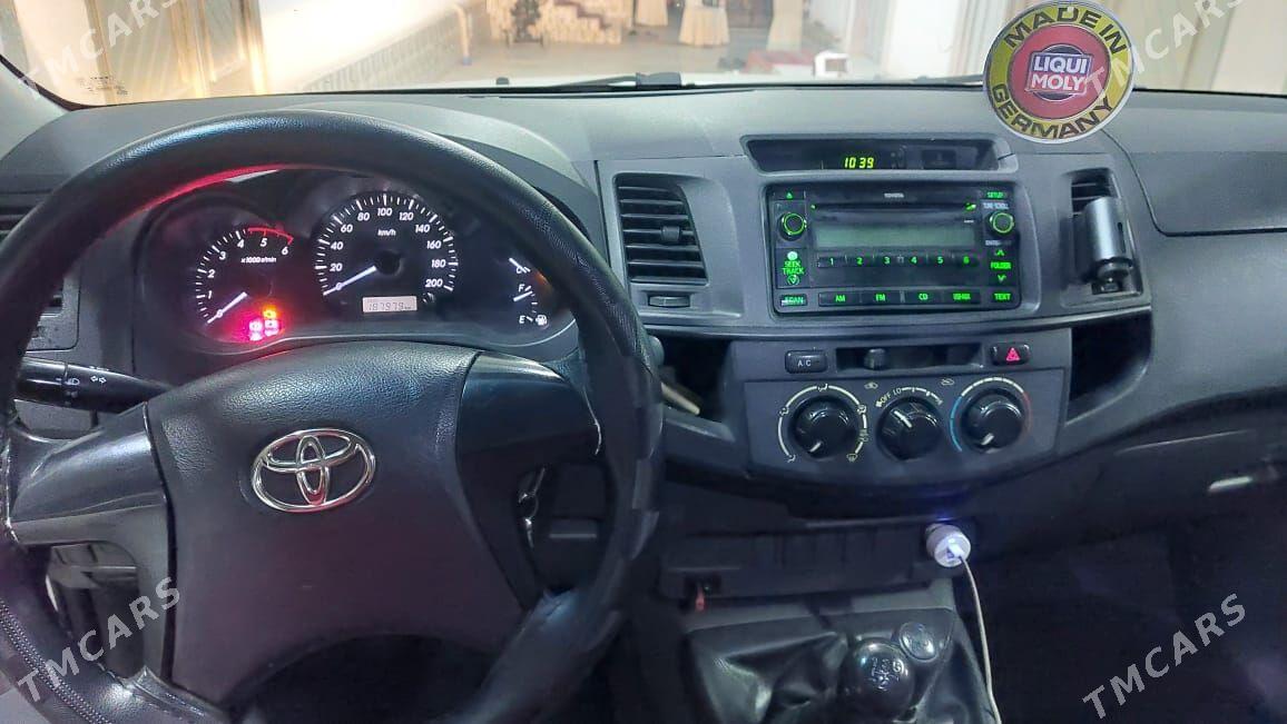 Toyota Hilux 2013 - 270 000 TMT - Türkmenabat - img 6