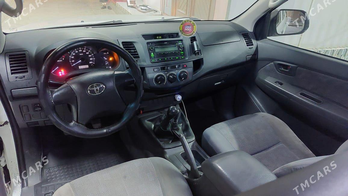 Toyota Hilux 2013 - 270 000 TMT - Türkmenabat - img 5