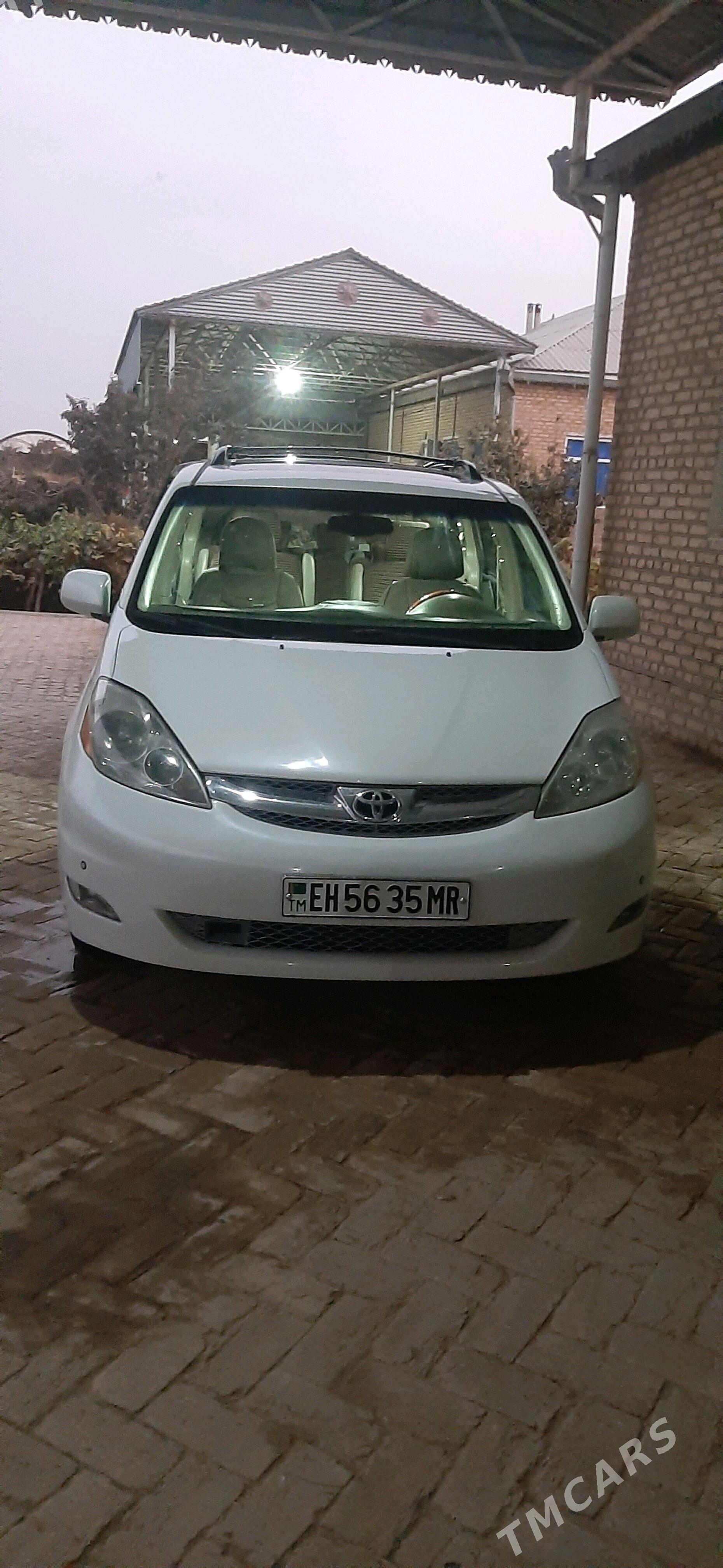Toyota Sienna 2006 - 300 000 TMT - Туркменгала - img 1