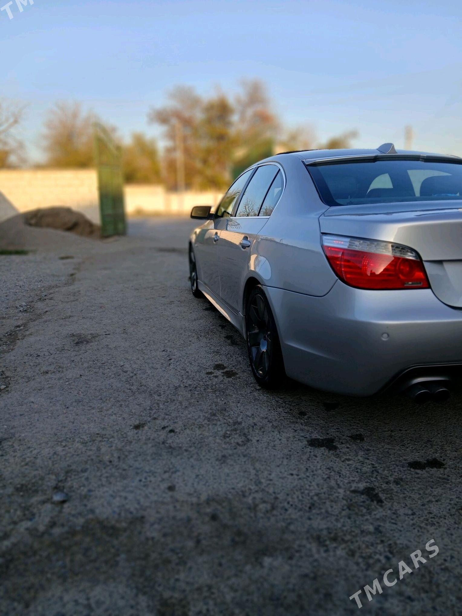 BMW E60 2003 - 180 000 TMT - Kaka - img 4