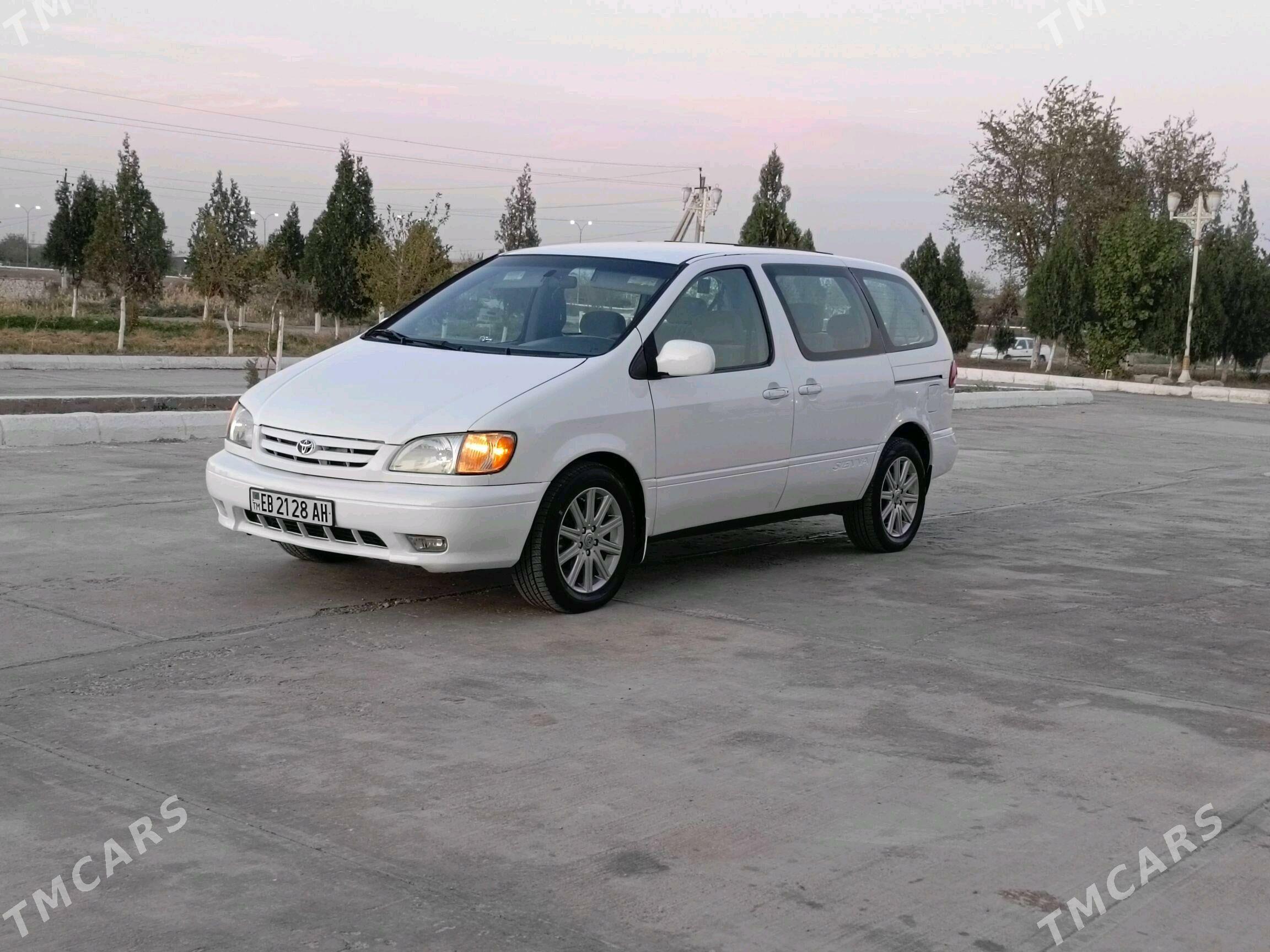 Toyota Sienna 2002 - 133 000 TMT - Теджен - img 2