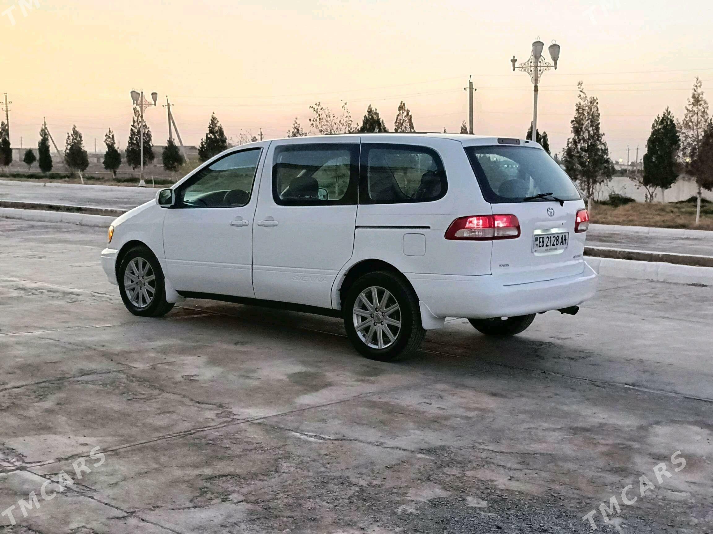 Toyota Sienna 2002 - 133 000 TMT - Теджен - img 5