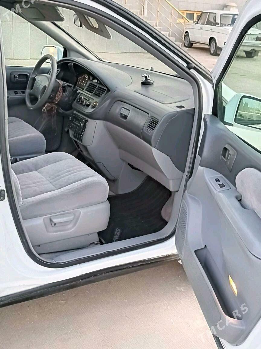 Toyota Sienna 2002 - 133 000 TMT - Теджен - img 6