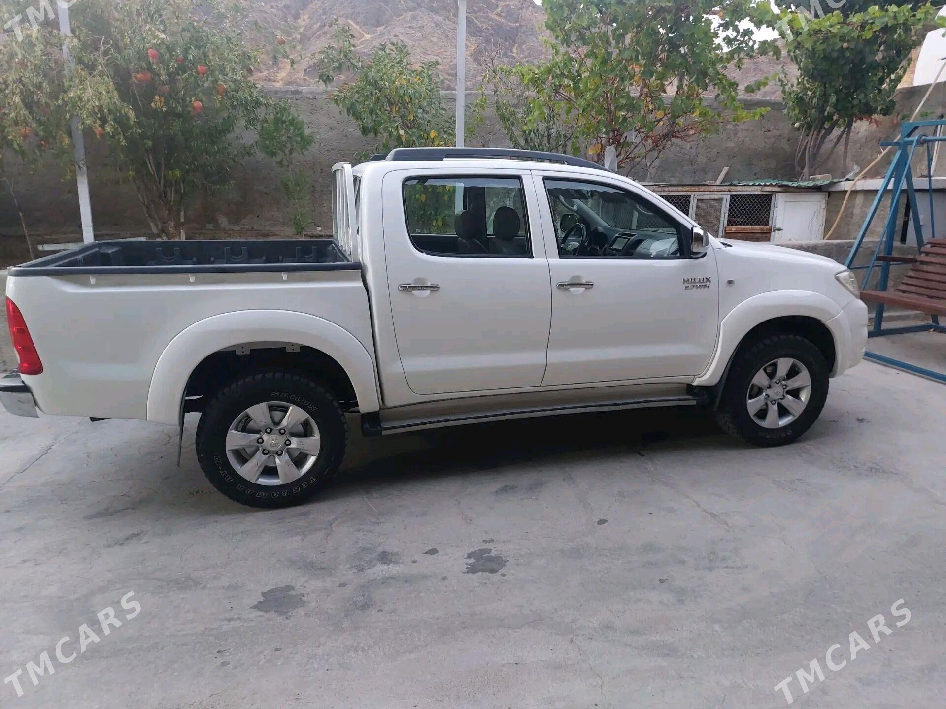 Toyota Hilux 2011 - 300 000 TMT - Türkmenbaşy - img 1