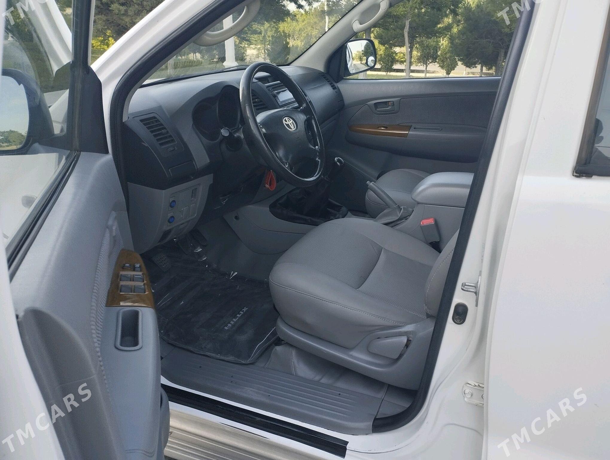 Toyota Hilux 2011 - 300 000 TMT - Türkmenbaşy - img 2