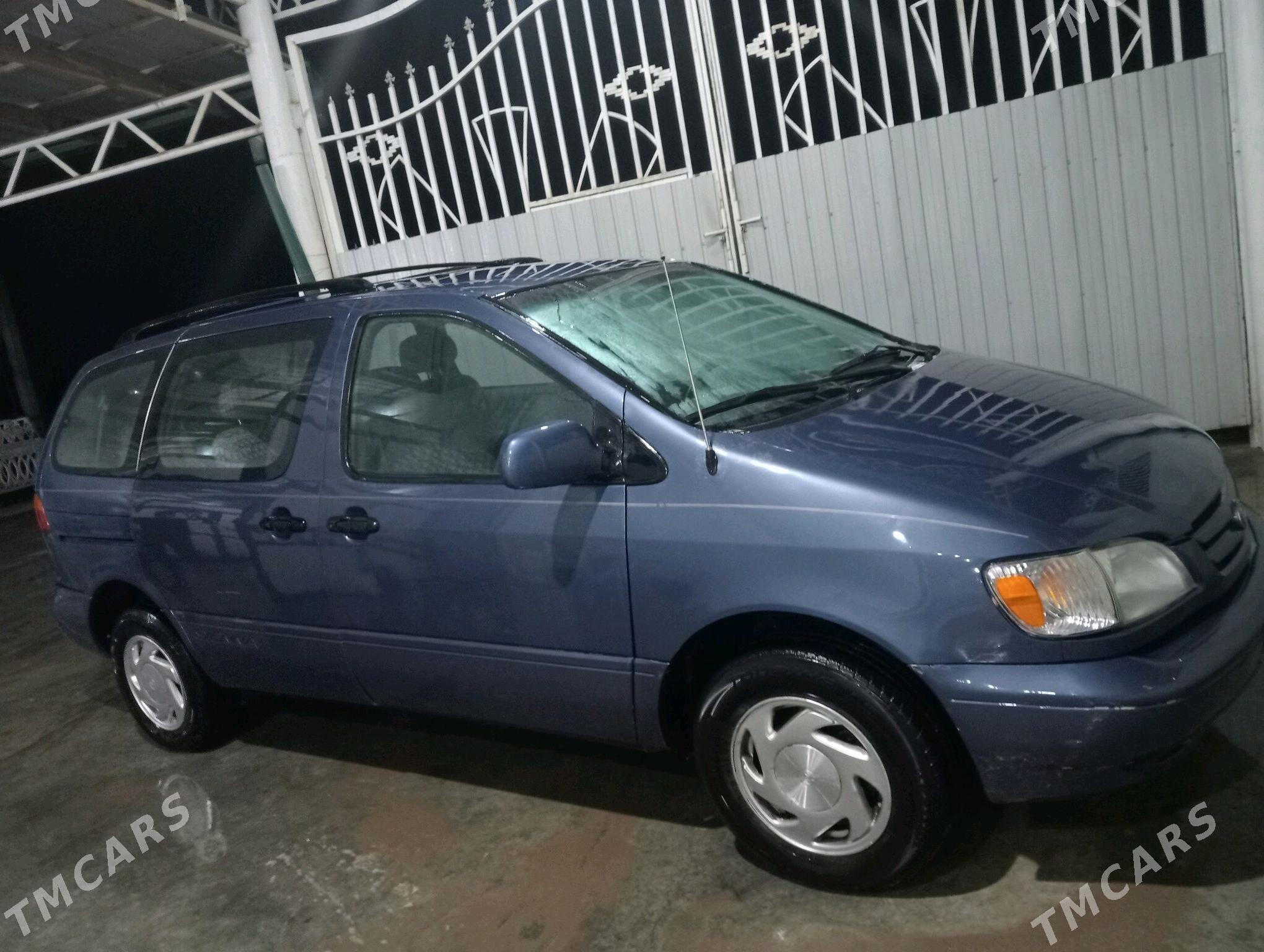 Toyota Sienna 1998 - 150 000 TMT - етр. Туркменбаши - img 1