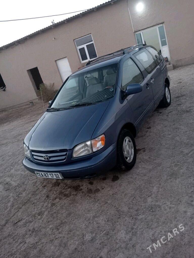 Toyota Sienna 1998 - 150 000 TMT - етр. Туркменбаши - img 2