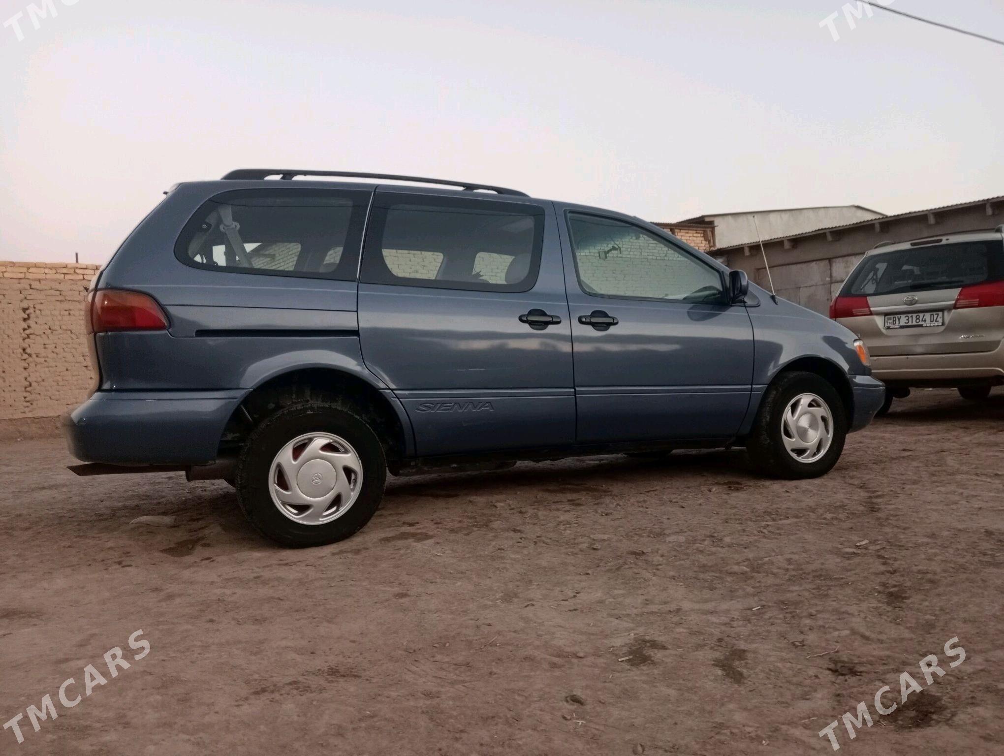 Toyota Sienna 1998 - 150 000 TMT - етр. Туркменбаши - img 4