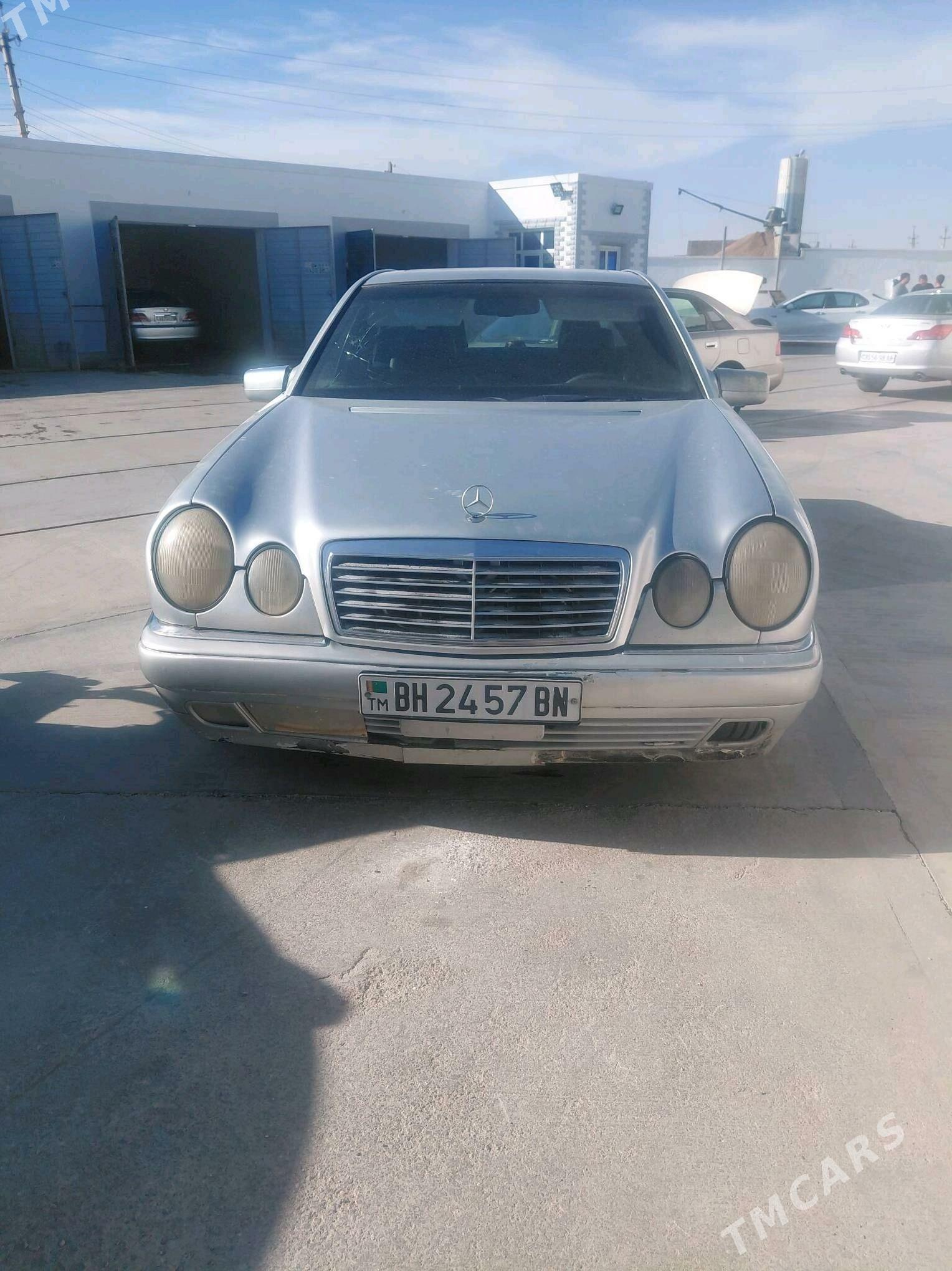 Mercedes-Benz E320 1996 - 60 000 TMT - Balkanabat - img 3