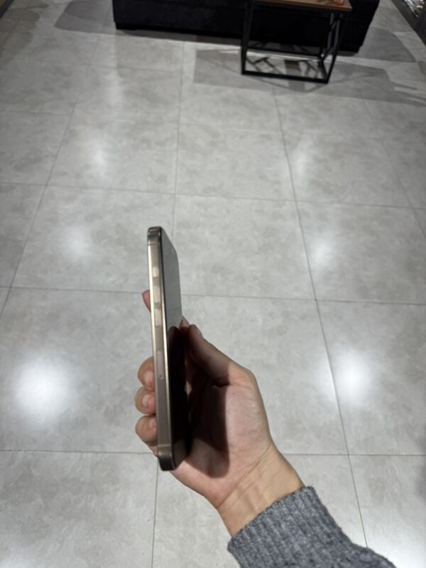 iphone 16 pro - Mary - img 1