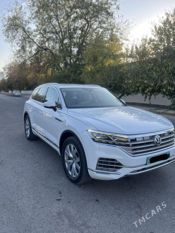 Volkswagen Touareg 2018 - 885 000 TMT - Aşgabat - img 2