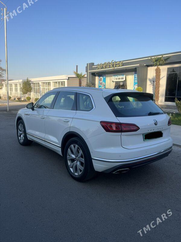 Volkswagen Touareg 2018 - 885 000 TMT - Aşgabat - img 4