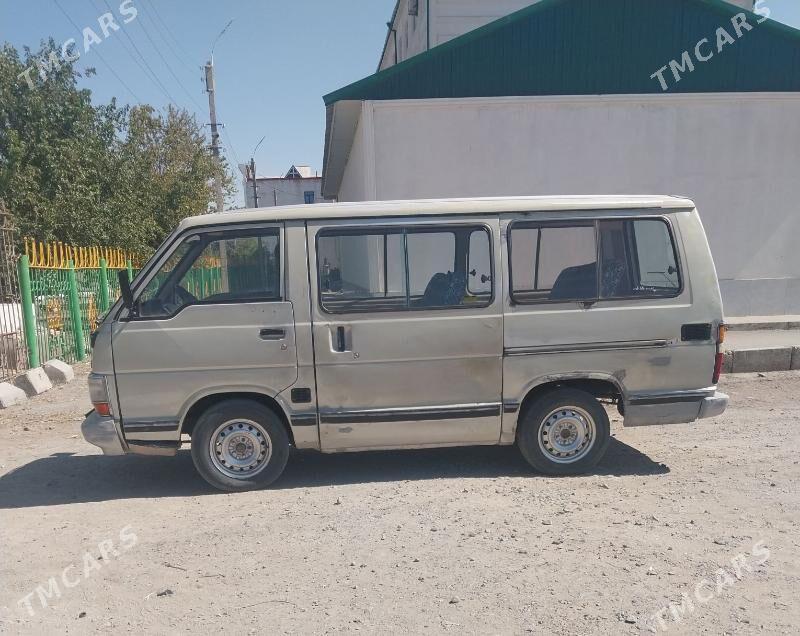 Toyota Hiace 1989 - 28 000 TMT - Мары - img 1