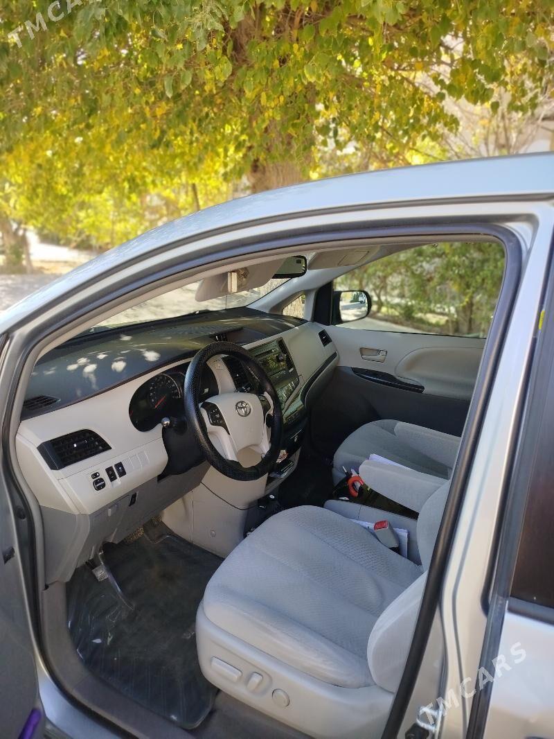 Toyota Sienna 2013 - 340 000 TMT - Ашхабад - img 7