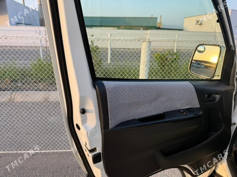 Toyota Hiace 2017 - 559 000 TMT - Гызыларбат - img 5